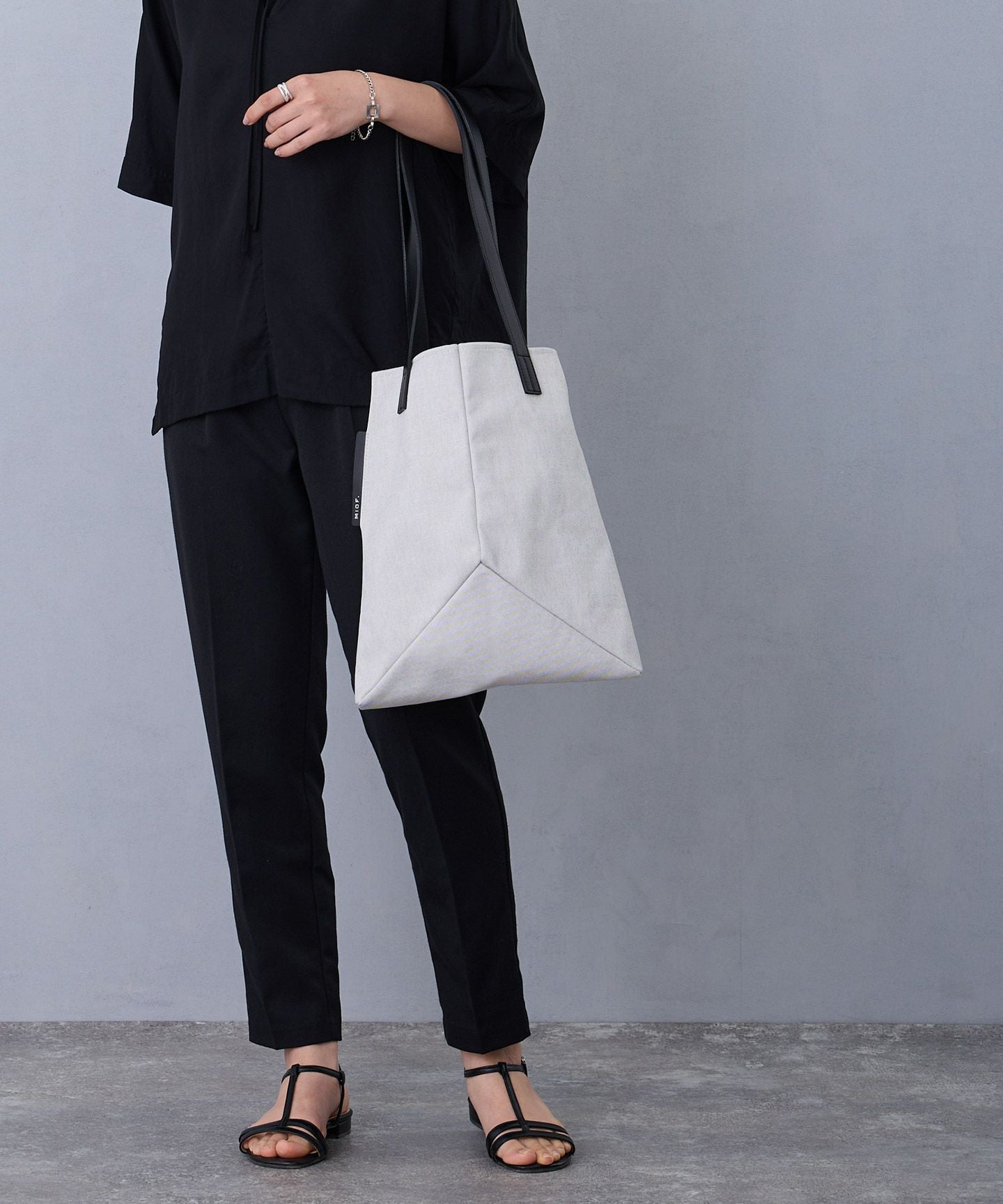 CN-02 truss_tote bag MIOF. /J203254 | フィラノ公式オンラインショップ